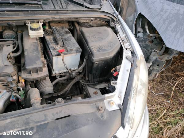 Dezmembrari  Peugeot 307  2000  > 0000 1.6 16V Benzina - 4