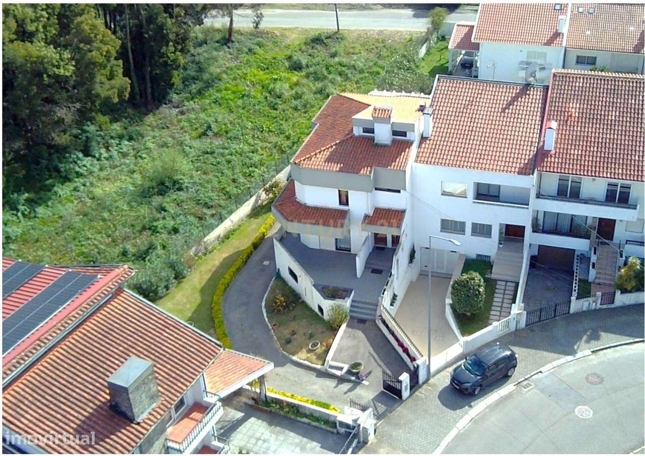 Moradia T6 (ou T4+T2) em Vila Nova de Gaia - Vilar do Paraíso-1