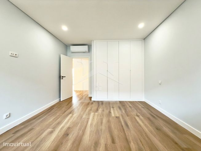 Apartamento T1 no condomínio Estoril Garden com garagem e arrecadação-10