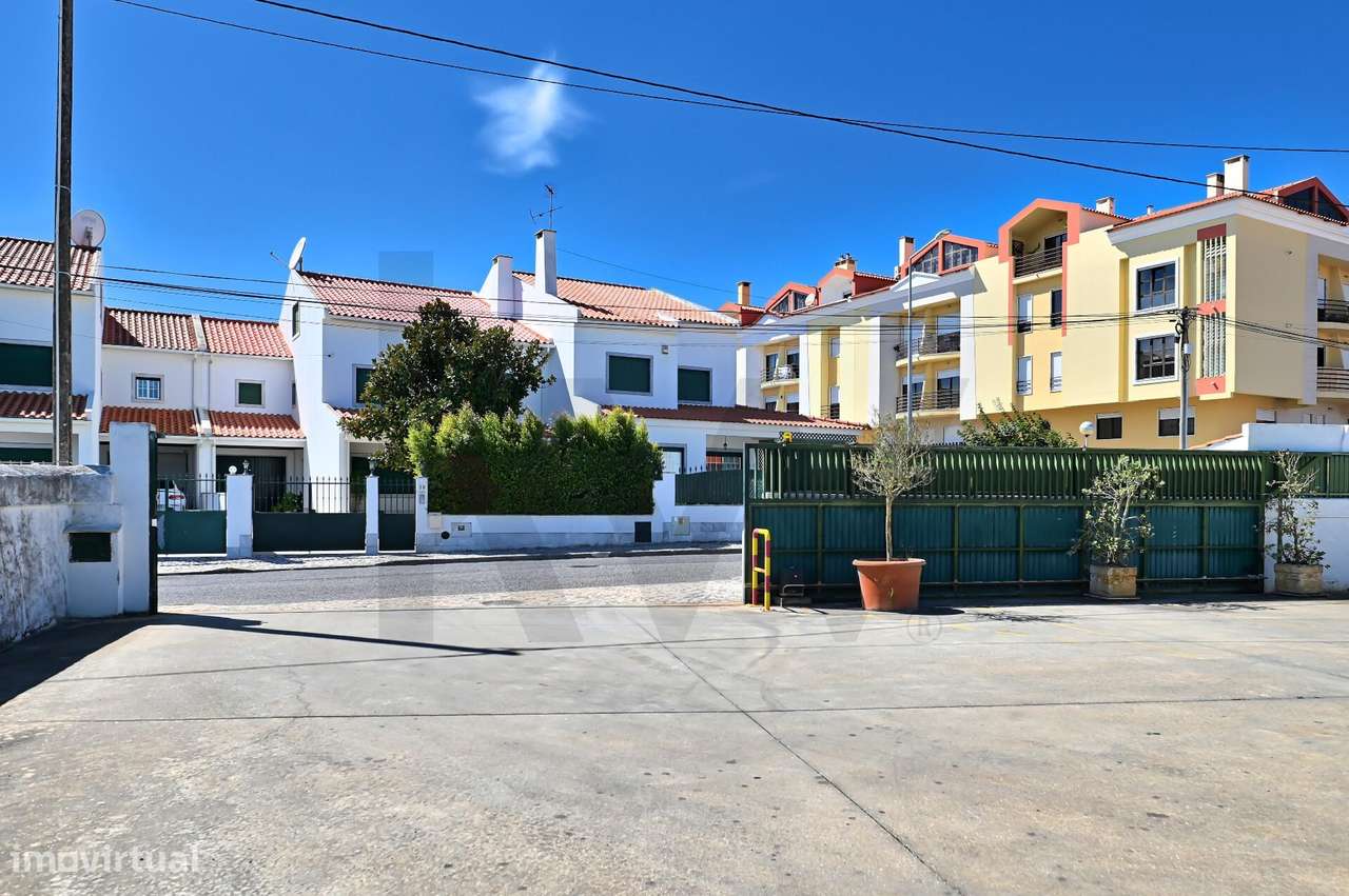 Lote de terreno para 3 moradias de luxo em Albarraque - Grande imagem: 2/36