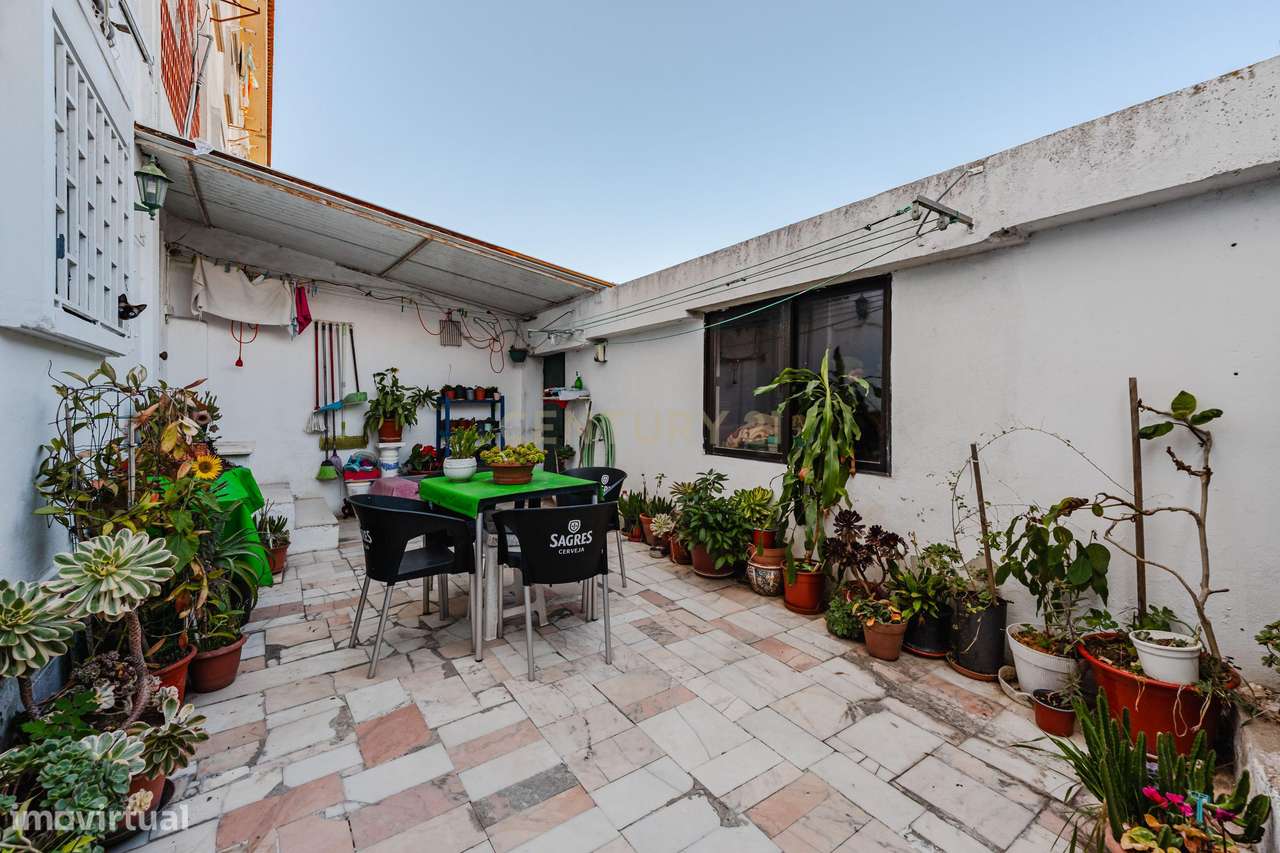 Apartamento T2 à venda na Praceta Dom João IV-14
