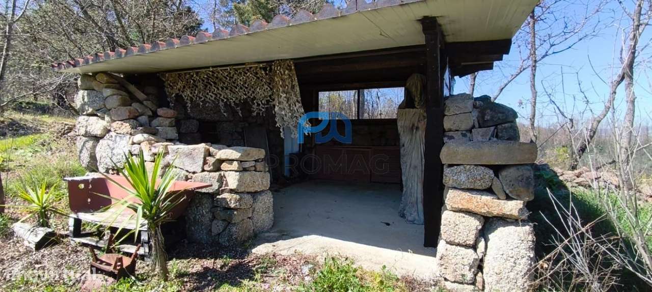 Quinta com 3 artigos urbanos, piscina e 9,4 ha em Resende-48