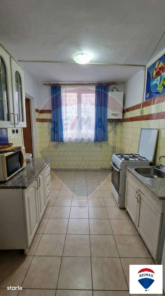 Apartament cu 4 camere de vânzare în zona Ozana-0