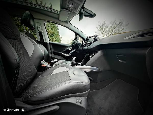 Peugeot 2008 1.2 PureTech Allure - 4