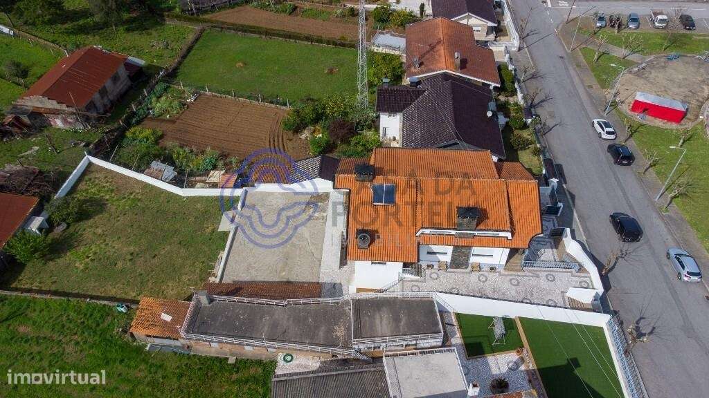 Moradia com excelentes acessos a Gaia e Porto - Grande imagem: 4/59