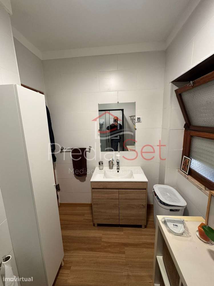 Apartamento T4  Remodelado em Corroios-10