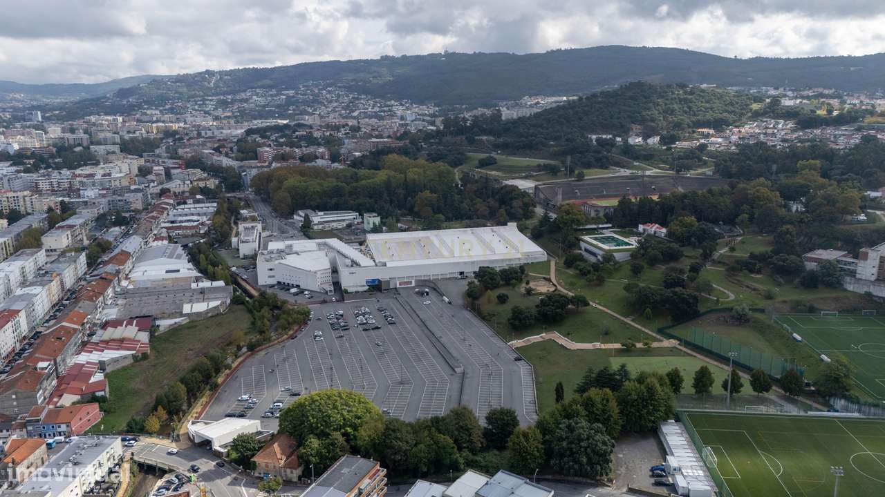 Terreno para um hotel de 70 quartos com um segundo edifício para servi-8
