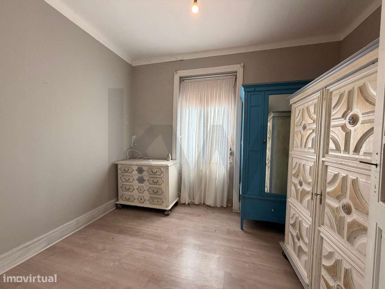 ANDAR MORADIA T2 COM CHARME PARA RENOVAR !-8