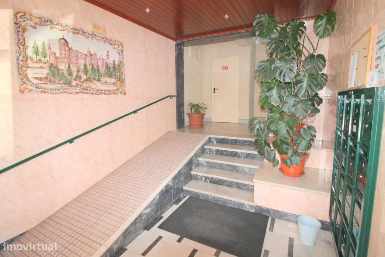 Apartamento T3 Vale Flores Mem Martins-19