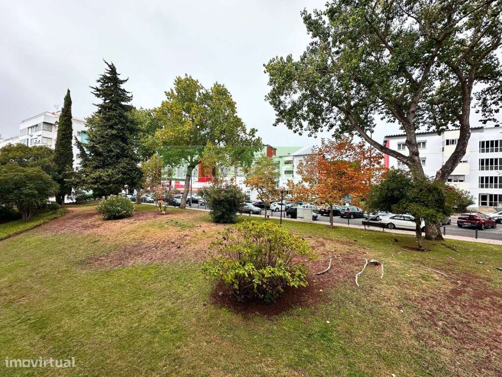 Apartamento T2 em remodelação total, na Figueirinha, Oeiras-12