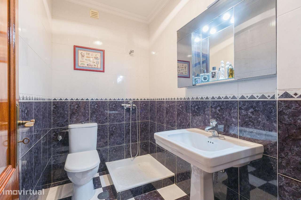 Moradia T4 exclusiva | Piscina| Zona Agrícola | Junto à Praia-11