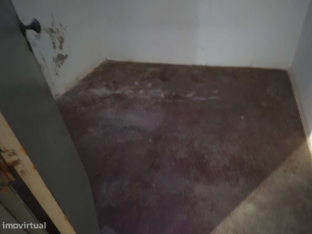 Moradia terrea para recuperar na Aldeia dos Fernandes - Grande imagem: 5/8