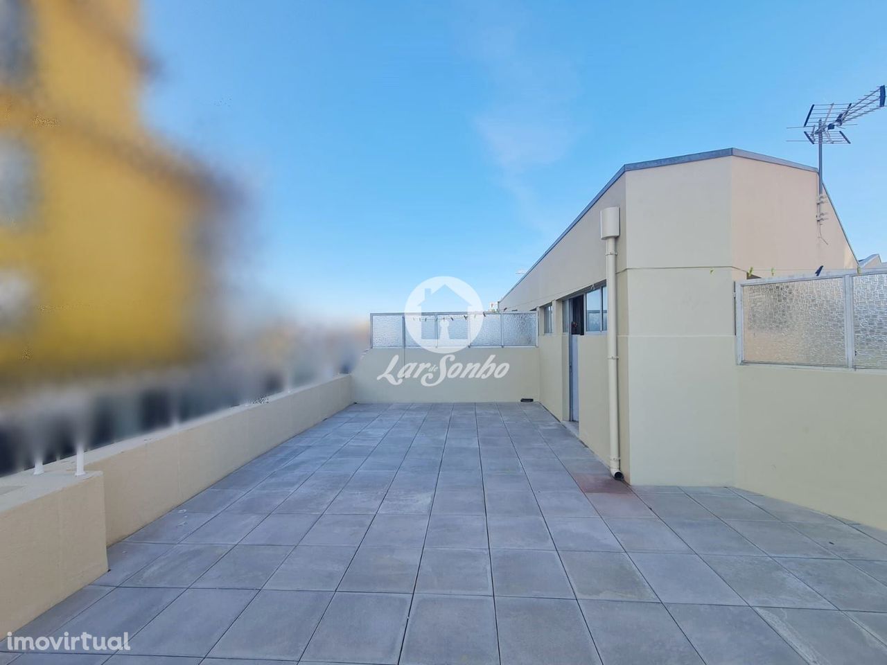 Apartamento T2, ultimo andar c/ terraço a 5m a pé da praia da Póvoa...