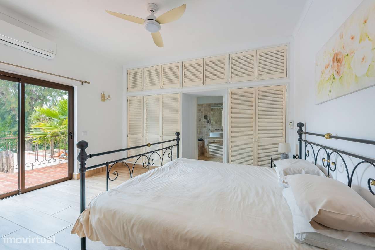 Villa com frente ao golfe e vista para o mar e piscina privada no Sant-9