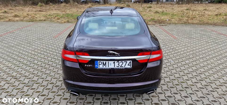 Jaguar XF 2.0 T Luxury - 11