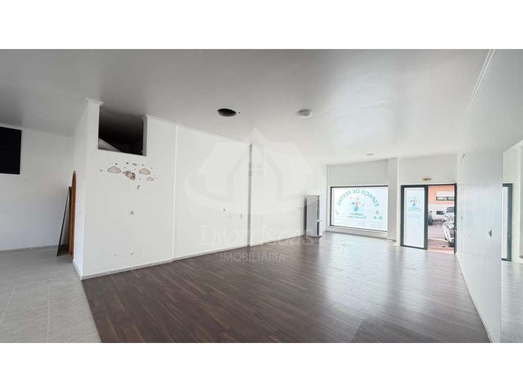 Loja com terraço para arrendamento no Forte da Casa - Grande imagem: 5/22