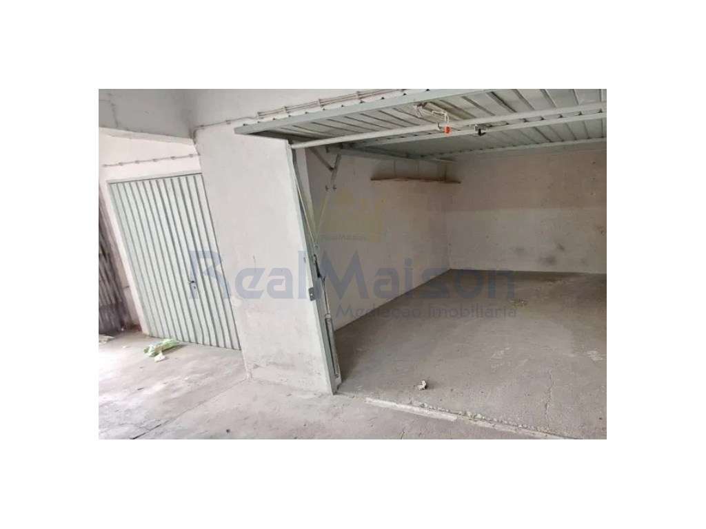 Vende-se Box/Garagem em Mem Martins - Grande imagem: 4/5