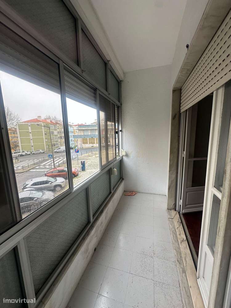 Apartamento T3 em Benfica – Prédio com Elevador - Grande imagem: 4/23