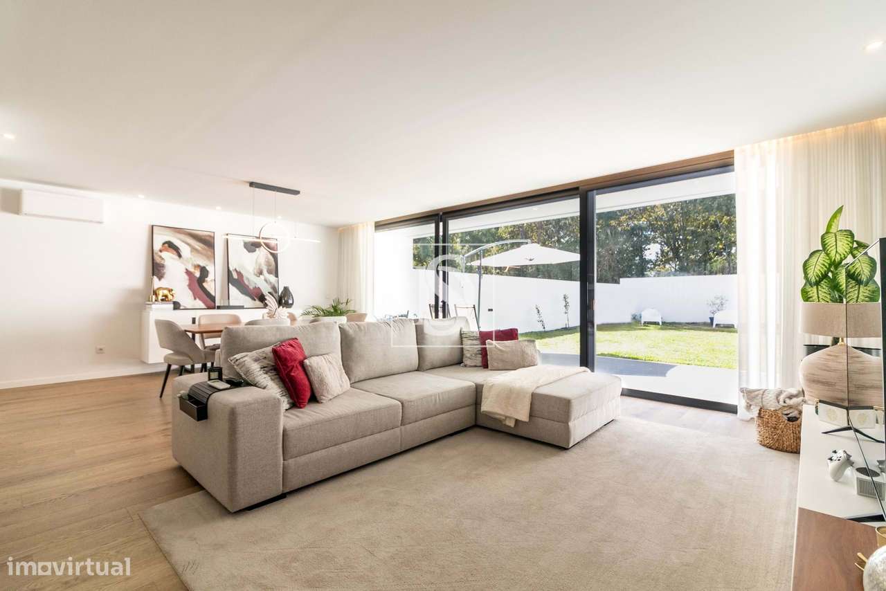 Moradia T3 – Semi-nova, Pronta a Habitar, com Arquitetura Moderna, Con - Grande imagem: 2/39