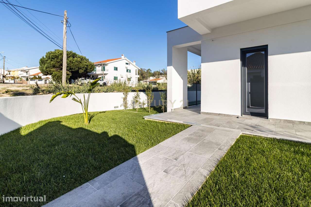 Moradia Nova T4 com piscina e garagem - Sobreda - Charneca de Caparica-11