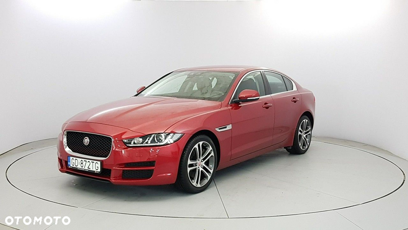 Jaguar XE 2.0 T Prestige - 3