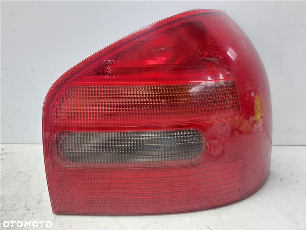 Lampa prawa tylna tył Audi A3 8L HB ROK 1996 8L0945096 - 1