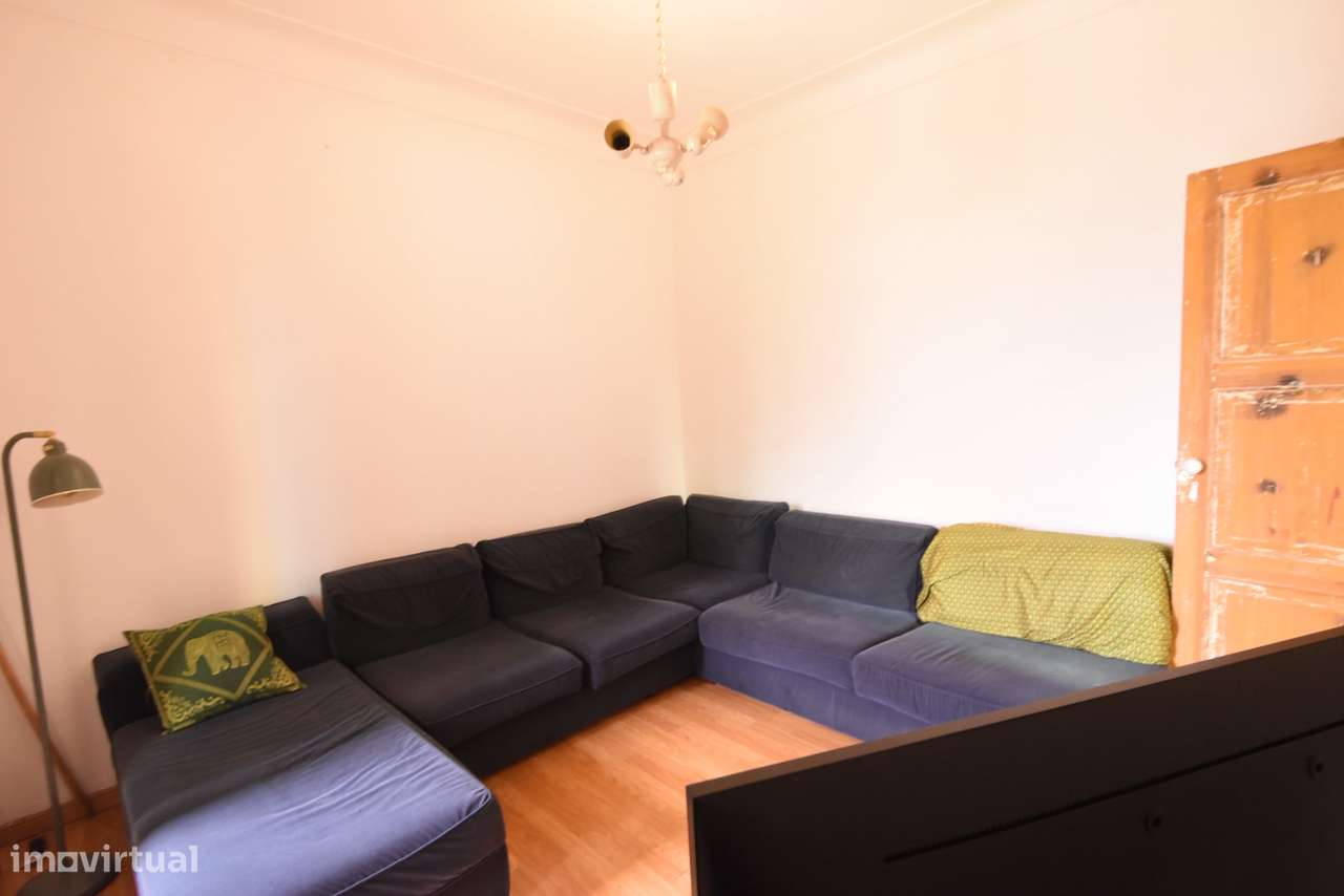 Moradia T4 Geminada com Excelente Espaço Exterior em Algueirão-19