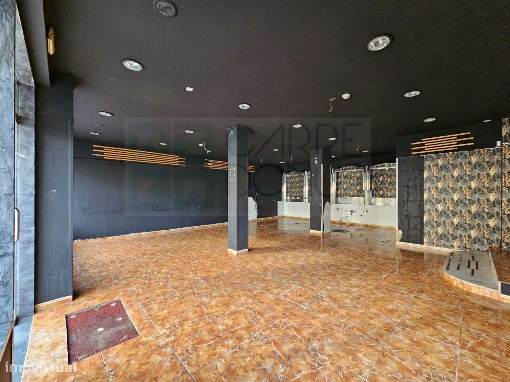 Prédio com Comércio e 2 apartamentos, em Mem Martins, Sintra-17