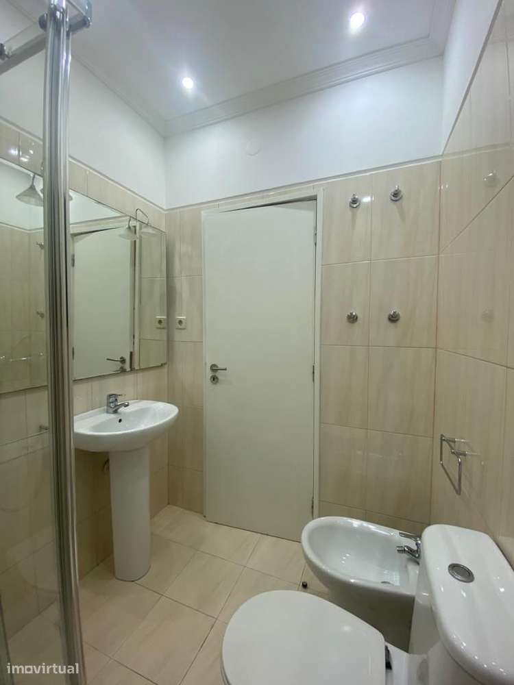 Apartamento T1 mobilado e com cozinha equipada - Grande imagem: 5/12