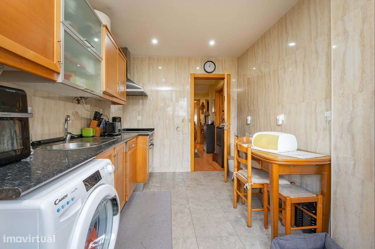 Apartamento T2 em Sacavém com Excelente Localização-12