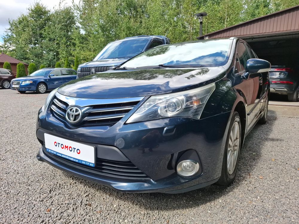 Toyota Avensis III (2009-) 2012