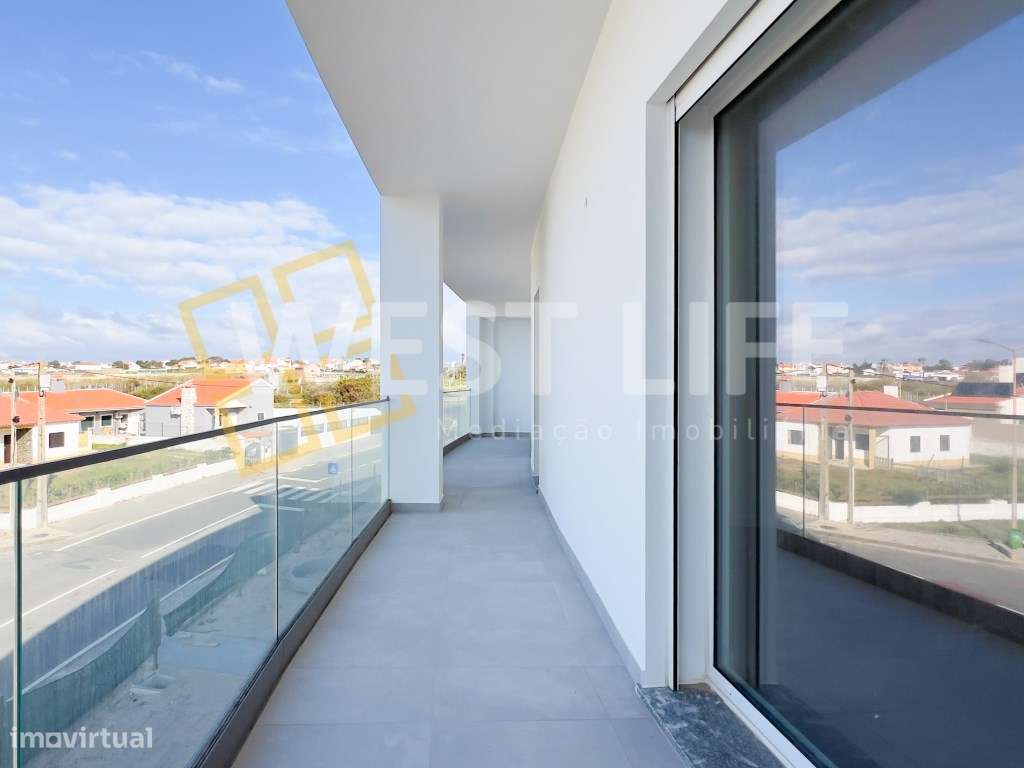 Apartamento T2 com terraço a 200 metros da praia de Santa Cruz com ...