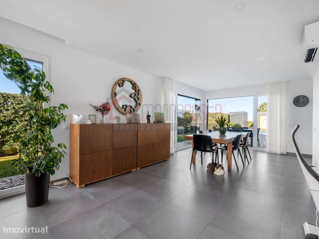 Moradia de Luxo T3 com Piscina e Vista Mar-16
