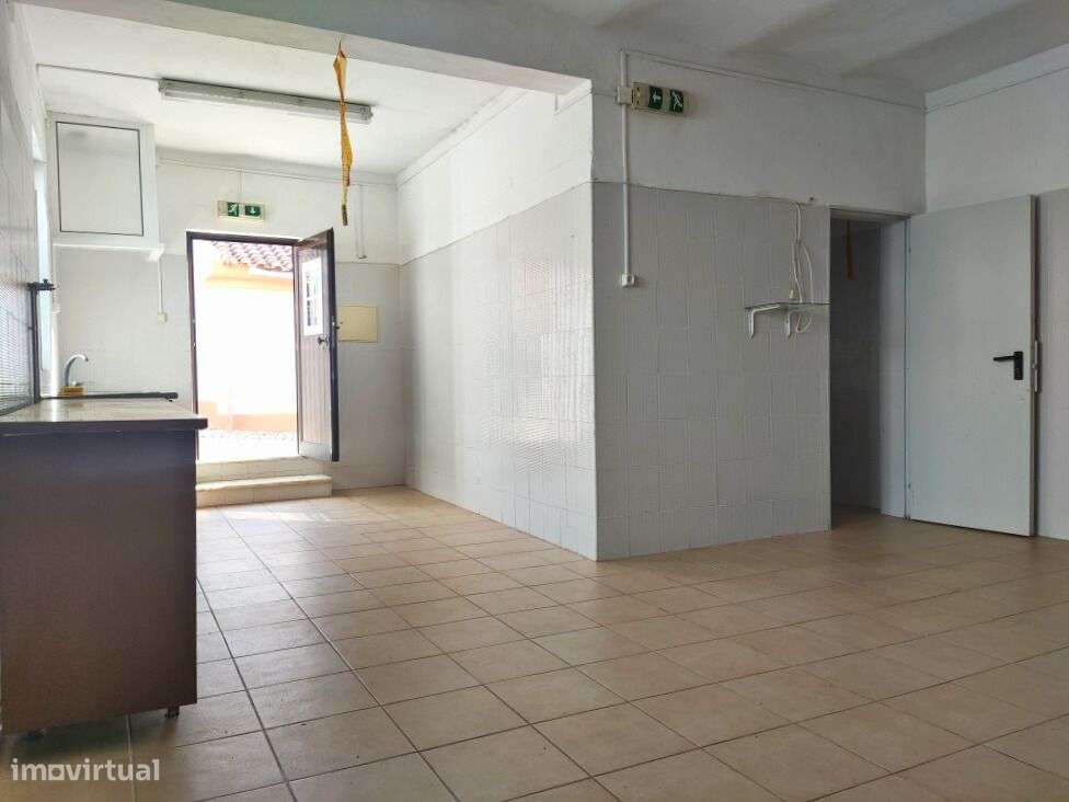 Moradia V2 com Comércio - Grande imagem: 4/19