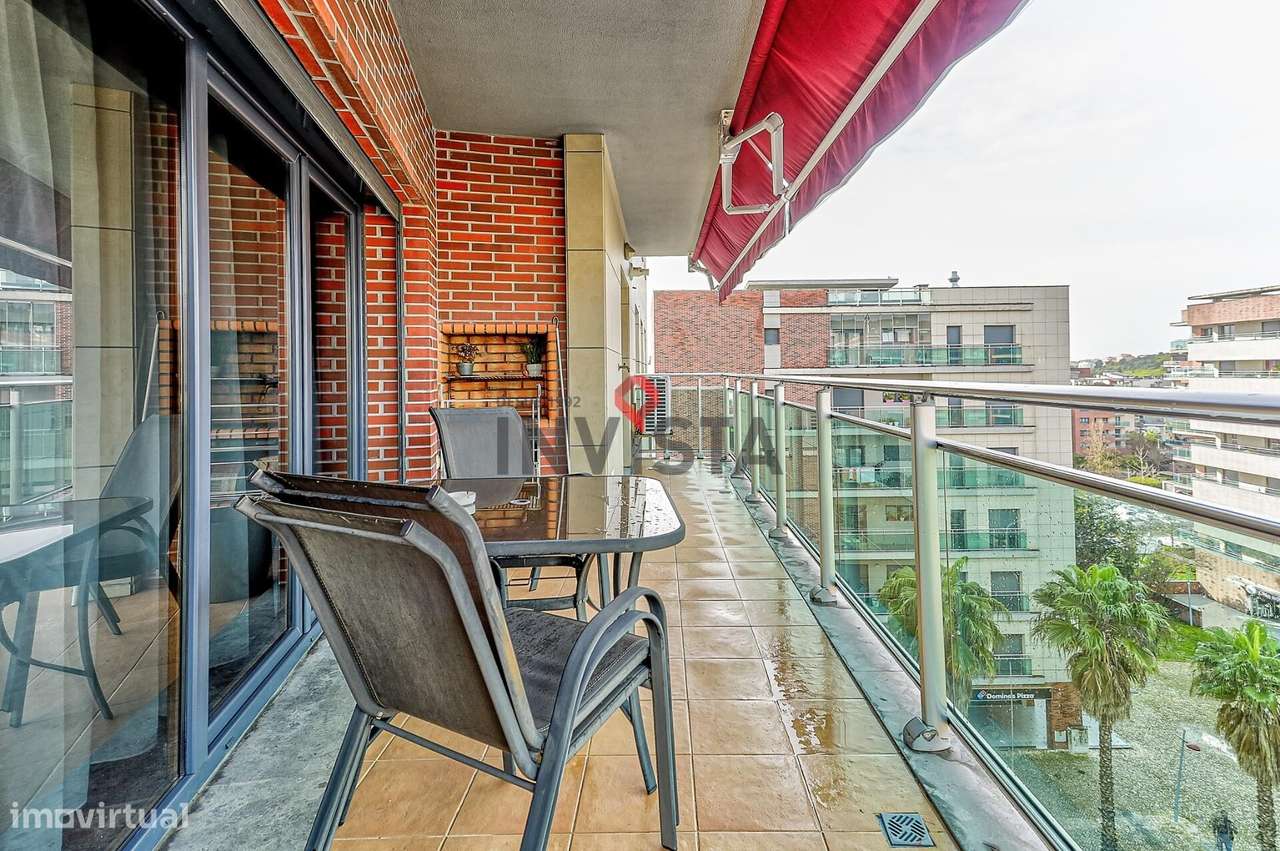 T3 com varanda e box dupla na Urbanização da Malvarosa-26