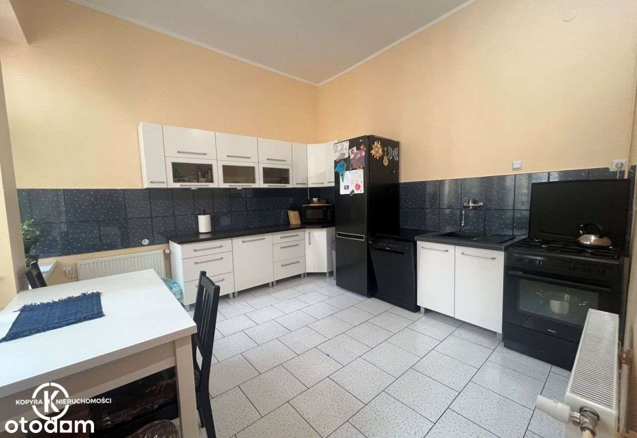 Na sprzedaż przestronne mieszkanie 5-pokojowe-2