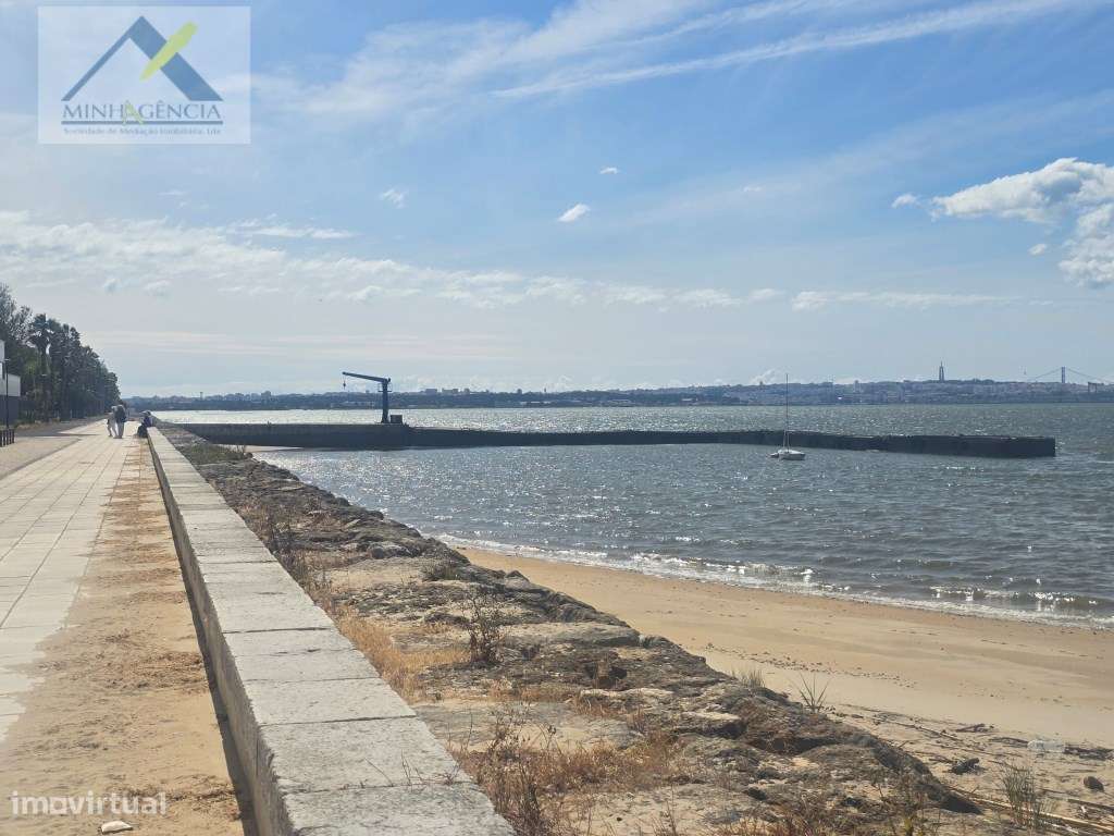 Prédio com dois andares na zona ribeirinha do Barreiro-5