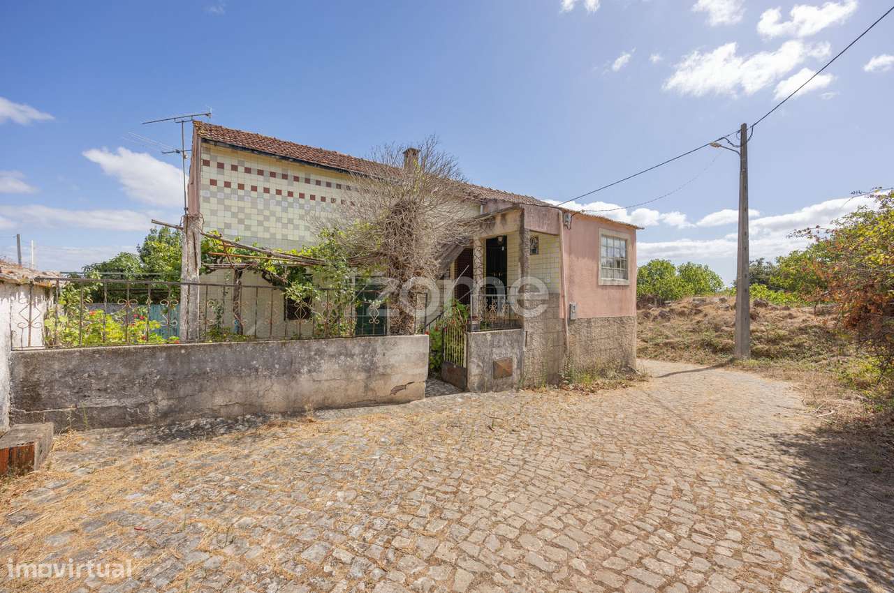 Moradia T2+2 || Garagem || Alvaiázere || Ao abrigo do Simplex - Grande imagem: 2/60