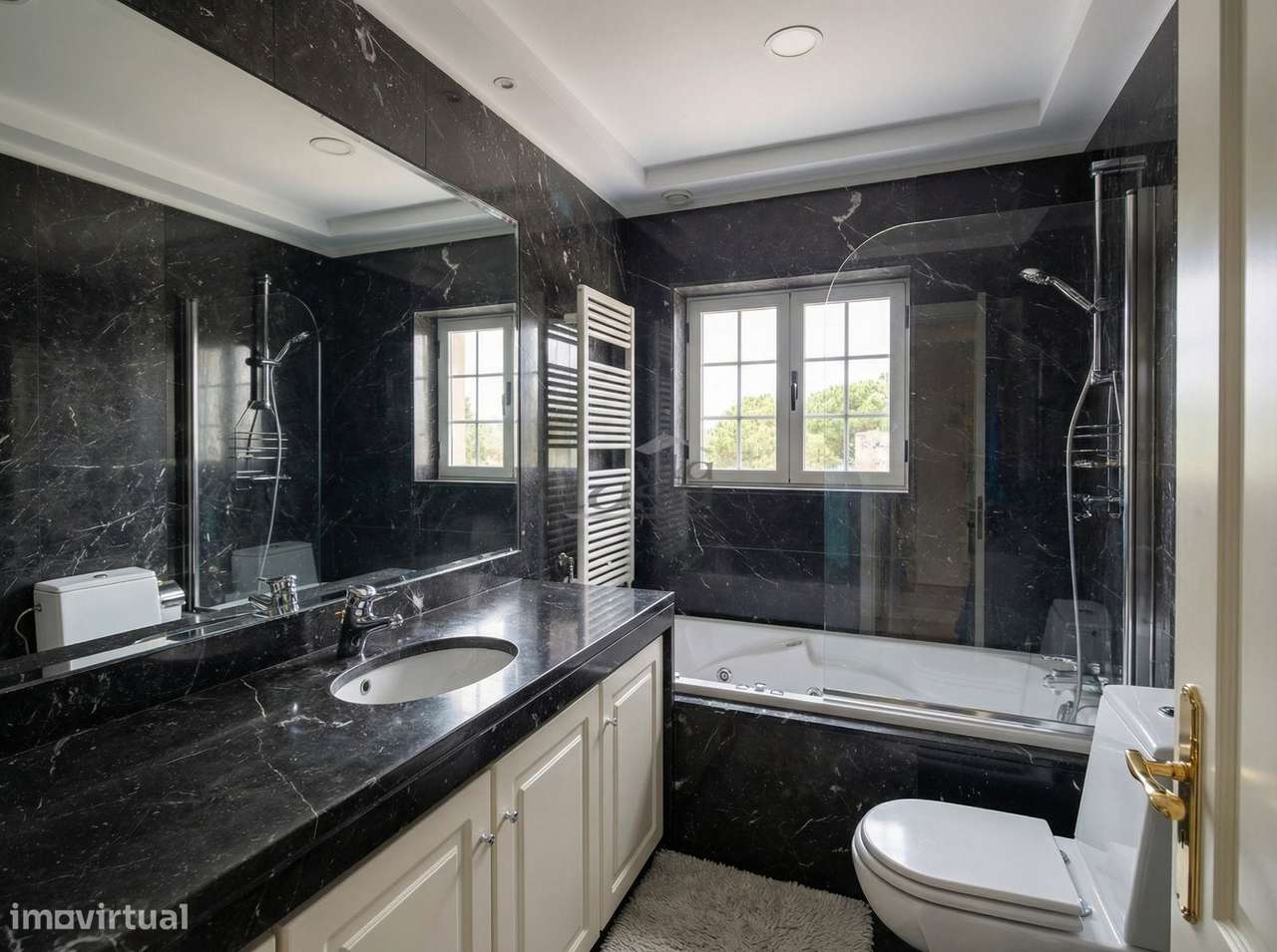 Oportunidade Imperdível! Moradia 4 Frentes com Jardim T5, 2 suítes ... - Grande imagem: 3/25