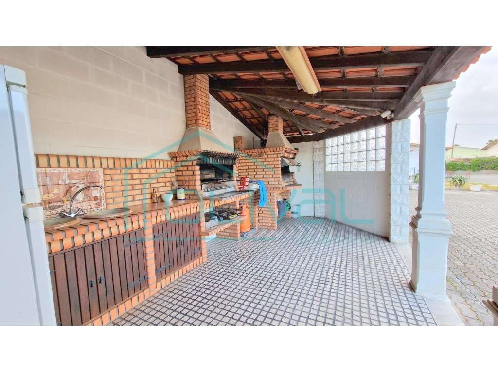 Espaço Comercial com armazéns-9