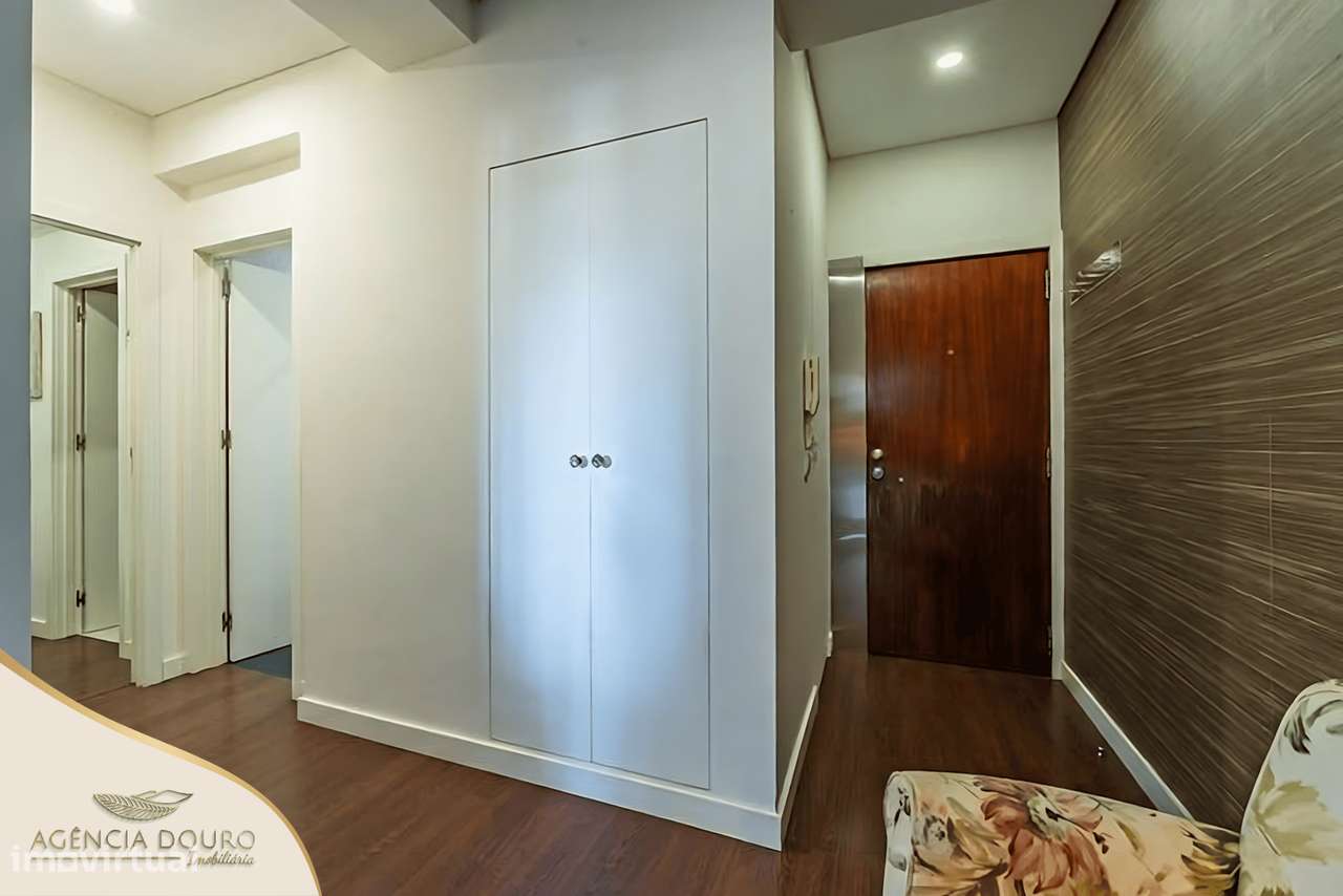 Apartamento T4 com varandas, em Aldoar, Porto-8