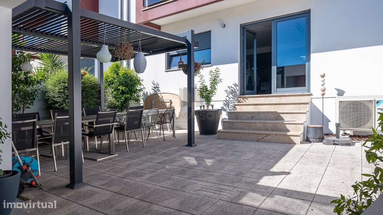 Moradia T4 de Luxo / Centro de Lamego / Jardim e Garagem-27