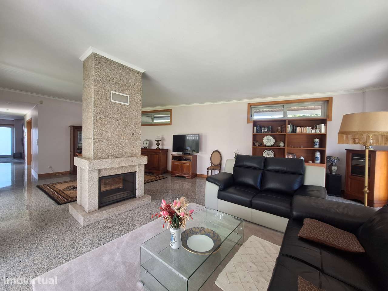 Moradia V3 com design único em Vila Nova de Anha.-8