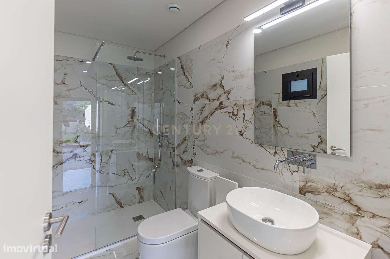 Apartamento T2 com Espaço Exterior à Venda – Prédio Novo no Centro do - Grande imagem: 2/26