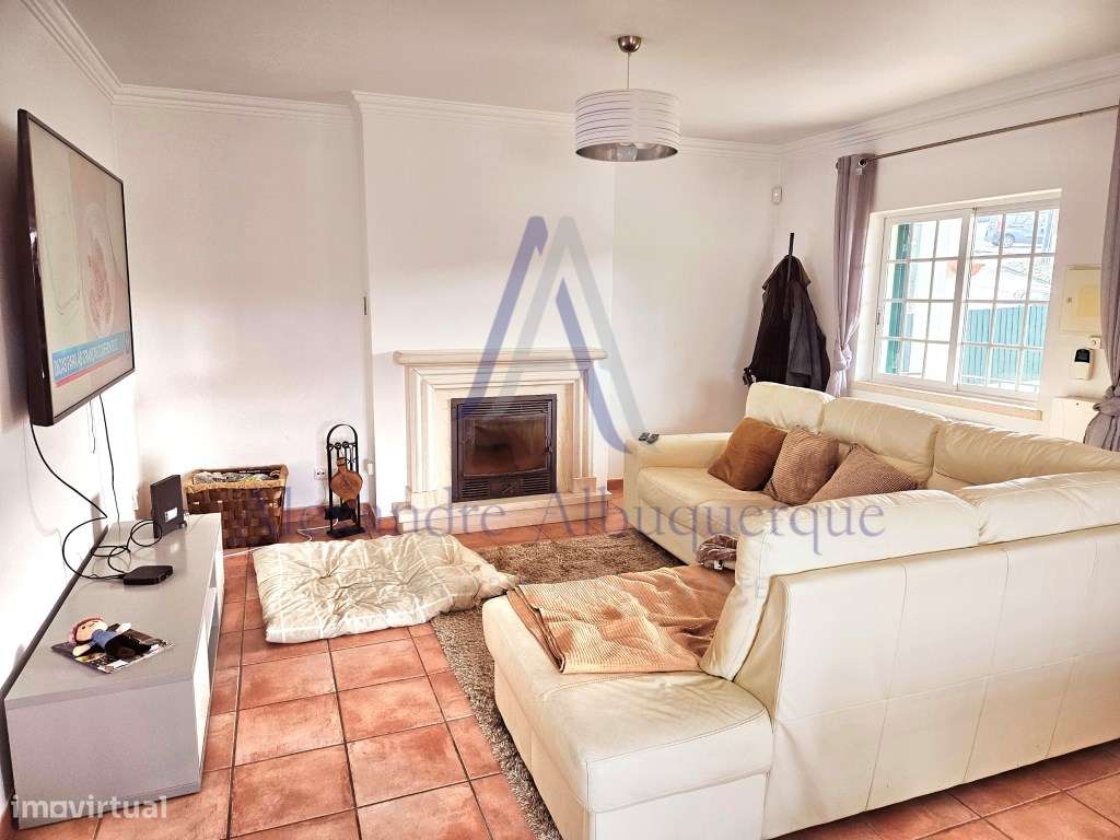 Moradia Isolada T4 de Prestígio com Piscina e Jardim-7