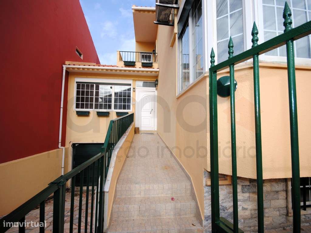 **Oportunidade Única: Moradia T6 à Venda!**-5