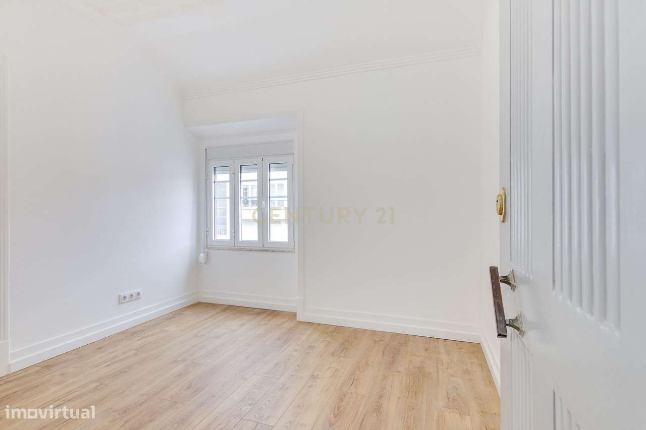 Apartamento T2, totalmente renovado.-5