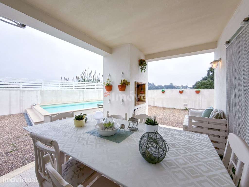 Moradia T4 c/ Piscina, Garagem e Cave, na Urbanização Casal Vidigal... - Grande imagem: 4/59