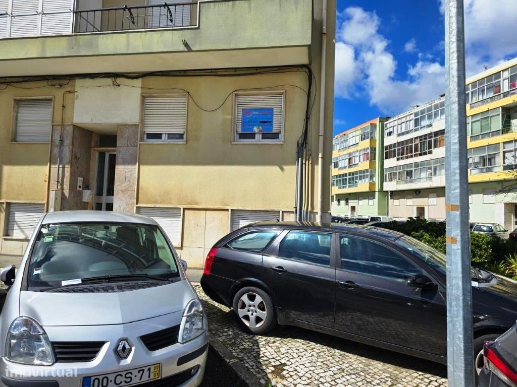 Lisboa, Sinta, Mem Martins, apartamento R/C T1 muito bem localizado.