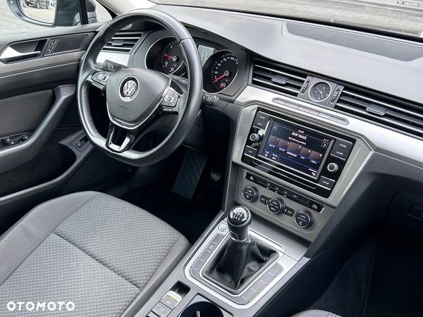 Volkswagen Passat 2.0 TDI BMT Trendline - 15